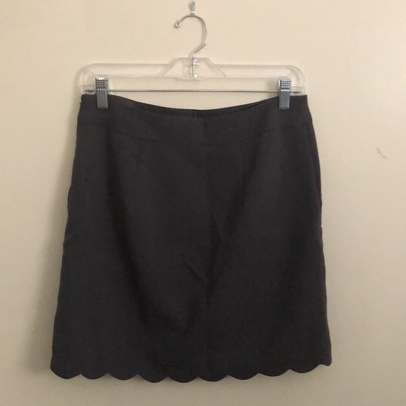 EUC Loft gray scalloped hem skirt - Picture 3 of 3
